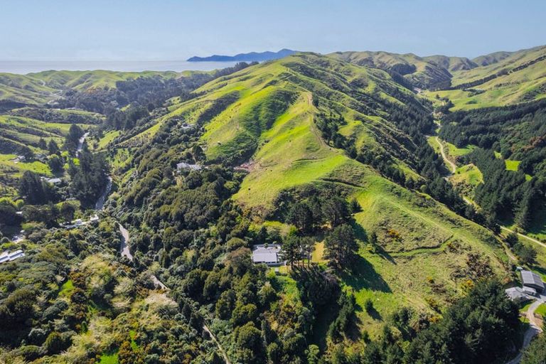 Photo of property in 1142 Paekakariki Hill Road, Paekakariki Hill, Porirua, 5381