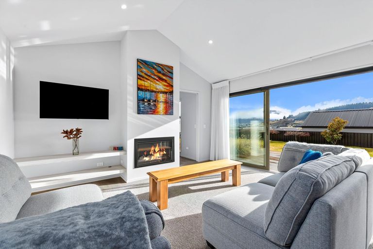 Photo of property in 8 The Heights Avenue, Wanaka, 9305