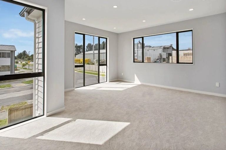 Photo of property in 21 Camp X Place, Whenuapai, Auckland, 0618