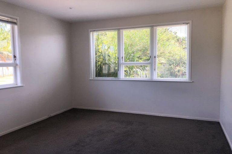 Photo of property in 24 Chippendale Crescent, Birkdale, Auckland, 0626