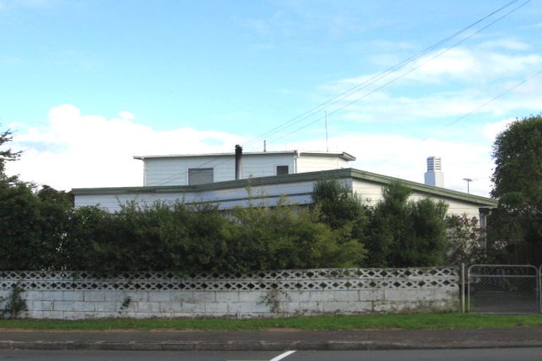 Photo of property in 4 Gloria Avenue, Te Atatu Peninsula, Auckland, 0610