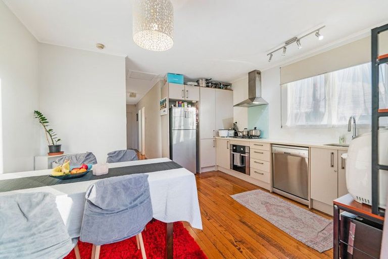 Photo of property in 27 Fairdene Avenue, Henderson, Auckland, 0610