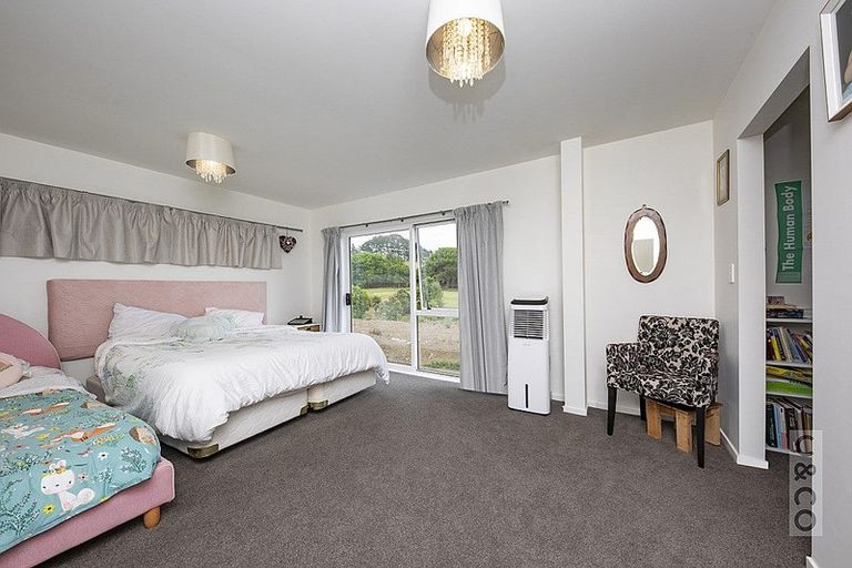 Photo of property in 231 Taiapa Road, Muriwai, Waimauku, 0881