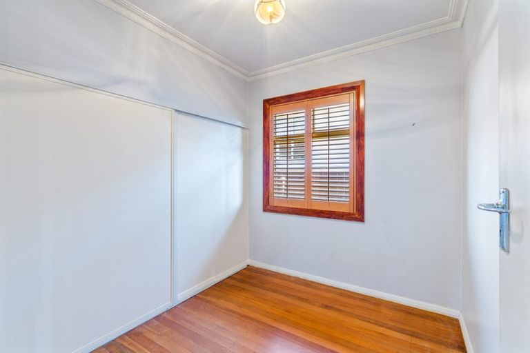 Photo of property in 2 Warwick Street, Balaclava, Dunedin, 9011