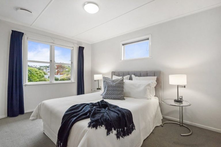 Photo of property in 72 Blakeborough Drive, Forrest Hill, Auckland, 0620