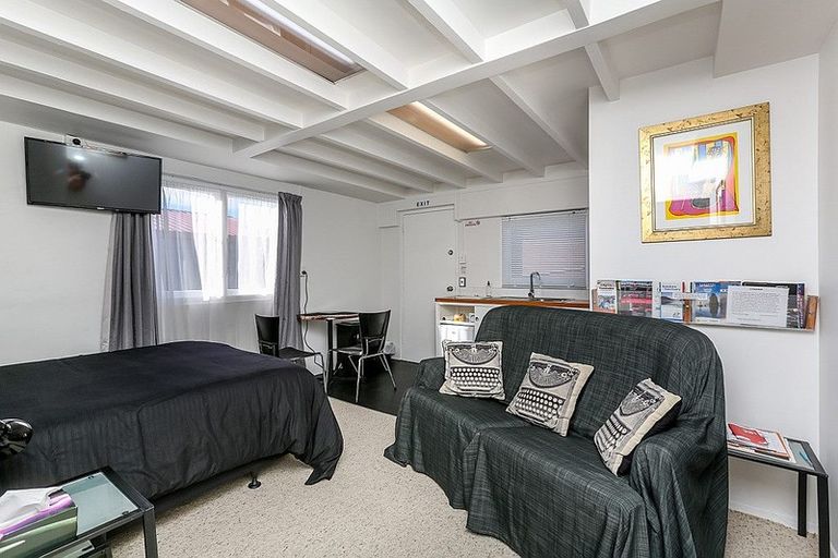 Photo of property in 48 Crownhill Street, Spotswood, New Plymouth, 4310