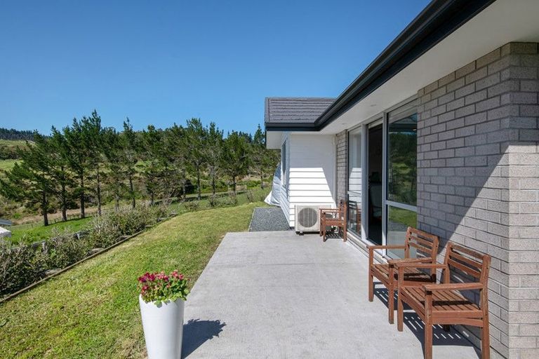 Photo of property in 19 Rauta Way, Helensville, 0800