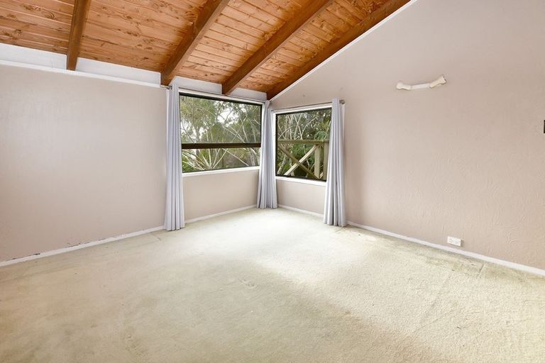 Photo of property in 11 Albert Hall Drive, Red Beach, 0932