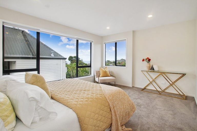 Photo of property in 4a Korotaha Terrace, Rothesay Bay, Auckland, 0630