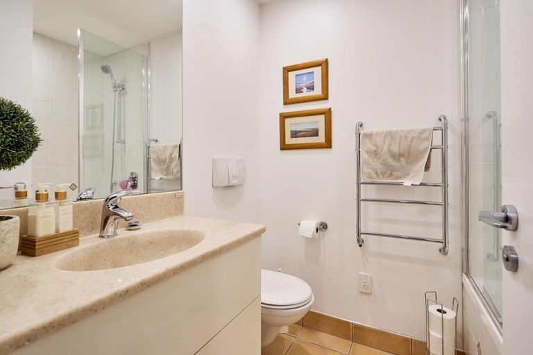 Photo of property in 5/318 Oriental Parade, Oriental Bay, Wellington, 6011