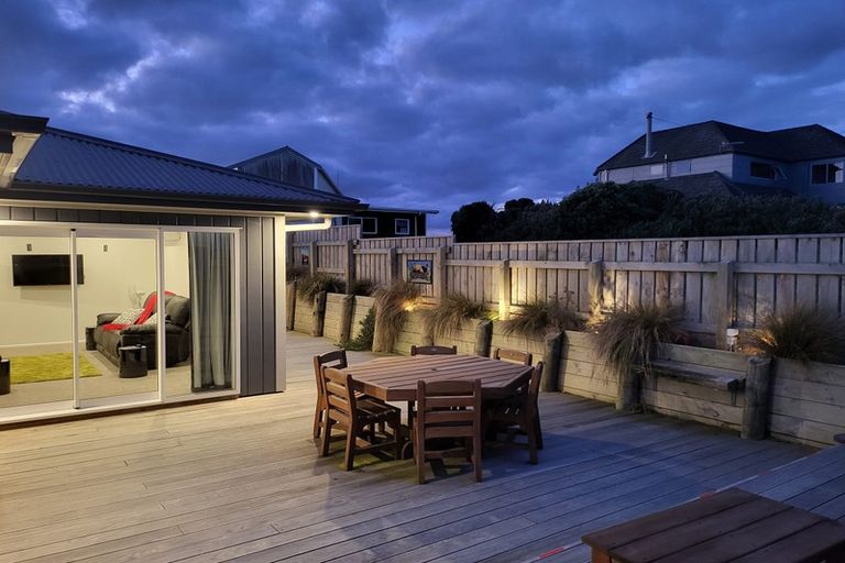 Photo of property in 18 Marine Parade South, Foxton Beach, Foxton, 4815