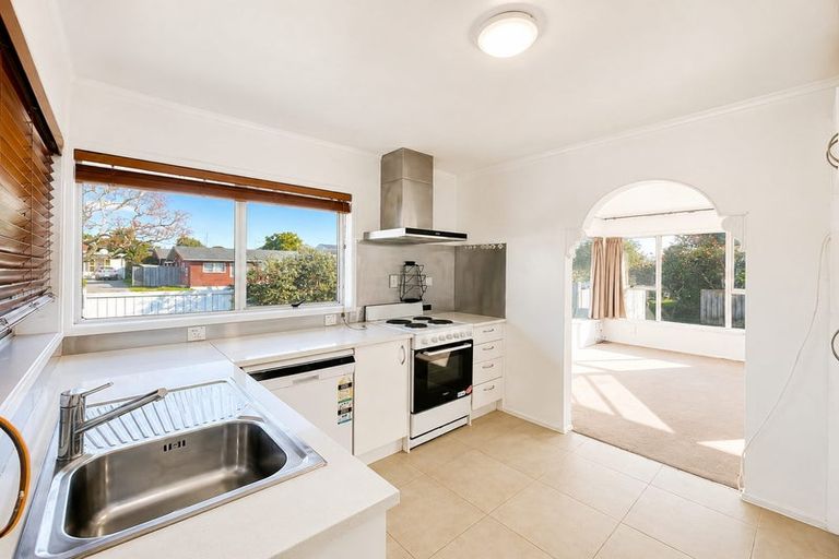 Photo of property in 1/10 Ballater Place, Highland Park, Auckland, 2010