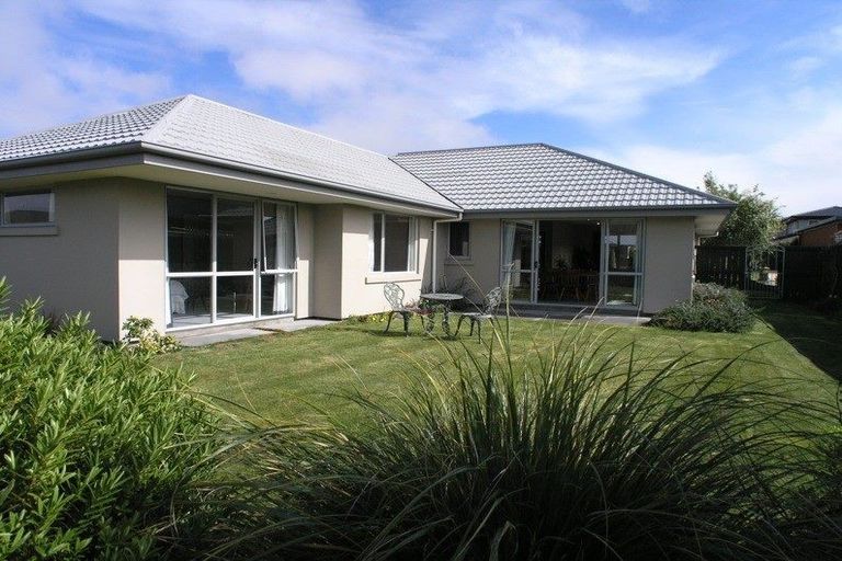 Photo of property in 7 Jasper Place, Northwood, Christchurch, 8051