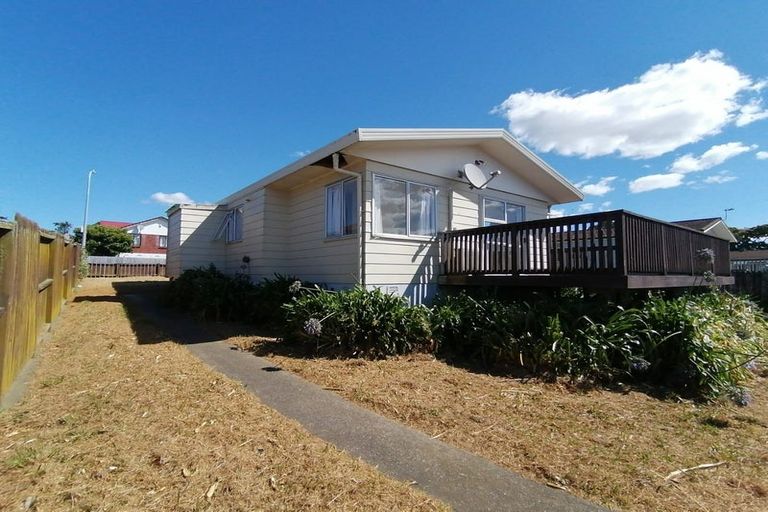 Photo of property in 9 Greenstone Place, Clover Park, Auckland, 2019