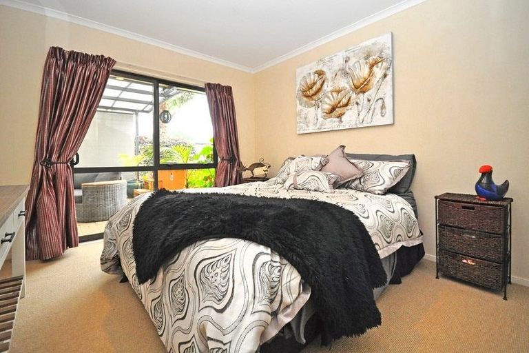 Photo of property in 14 Blackwood Drive, Wattle Downs, Auckland, 2103