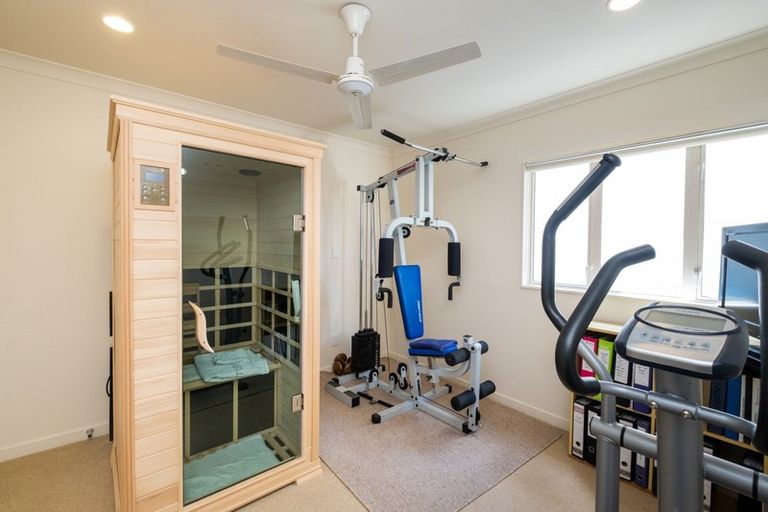 Photo of property in 6 Roslyn Road, Bluff Hill, Napier, 4110