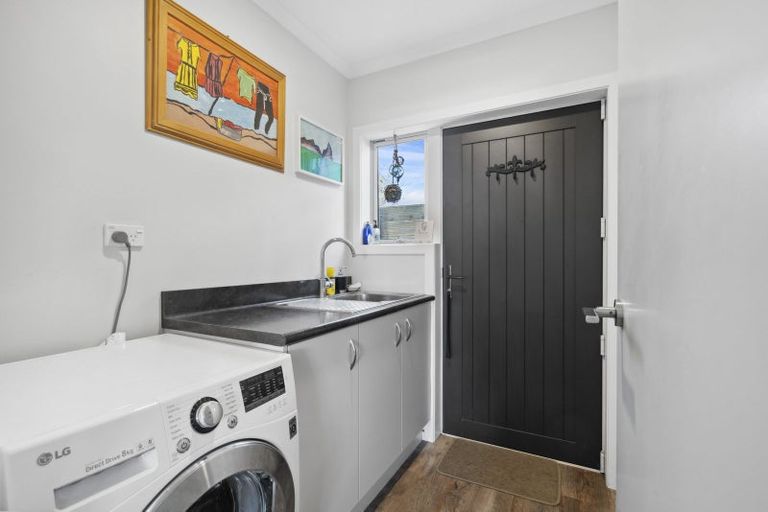 Photo of property in 17 Uxbridge Terrace, Waikawa Beach, Levin, 5573