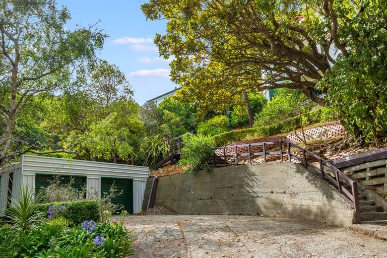 Photo of property in 33 Walter Road, Lowry Bay, Lower Hutt, 5013