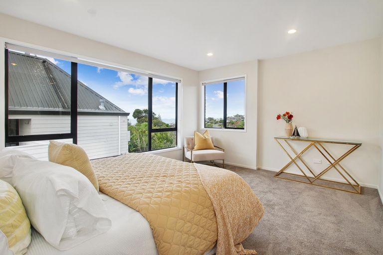 Photo of property in 4 Korotaha Terrace, Rothesay Bay, Auckland, 0630