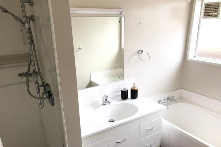 Photo of property in 2/321 Wairakei Road, Burnside, Christchurch, 8053