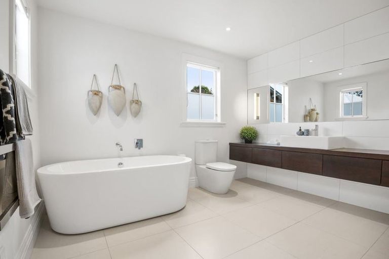 Photo of property in 26 Norwood Road, Bayswater, Auckland, 0622