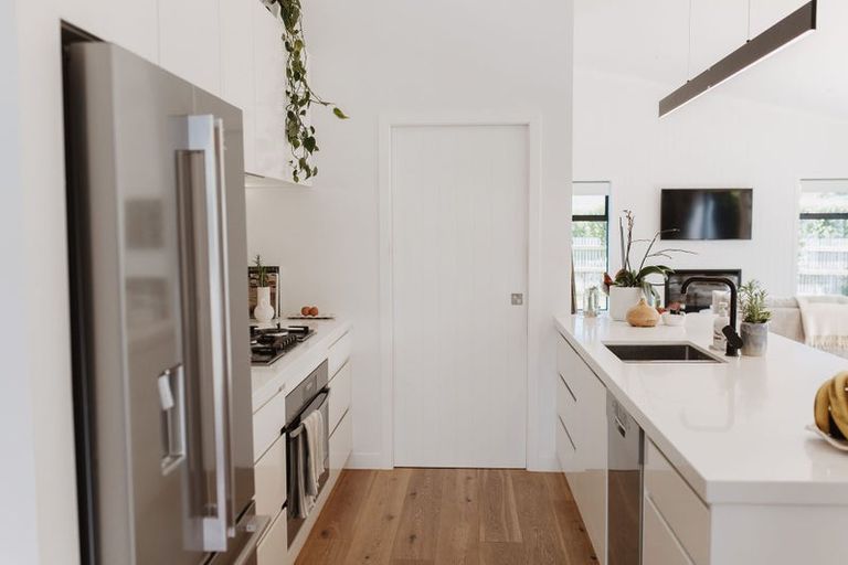 Photo of property in 72 Waipunahau Road, Waikanae, 5036