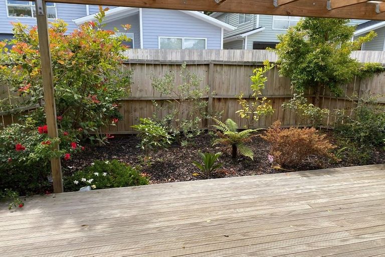 Photo of property in 27 Normanton Street, Glenfield, Auckland, 0629