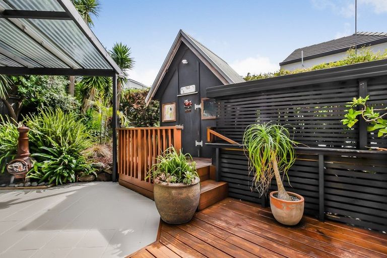 Photo of property in 10a Currey Crescent, Milford, Auckland, 0620