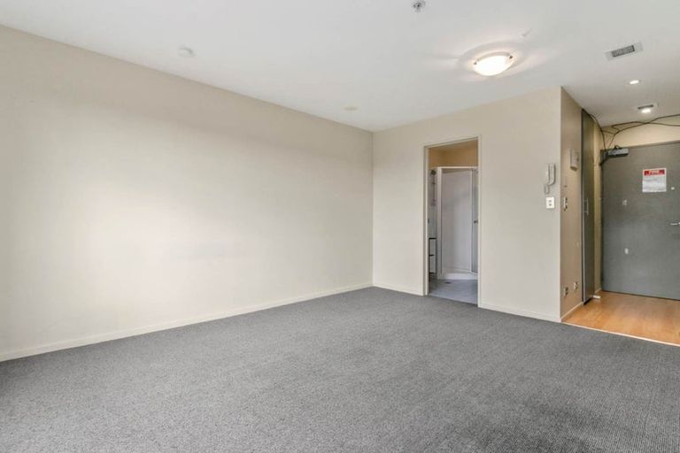 Photo of property in 3b Riverton Drive, Randwick Park, Auckland, 2105