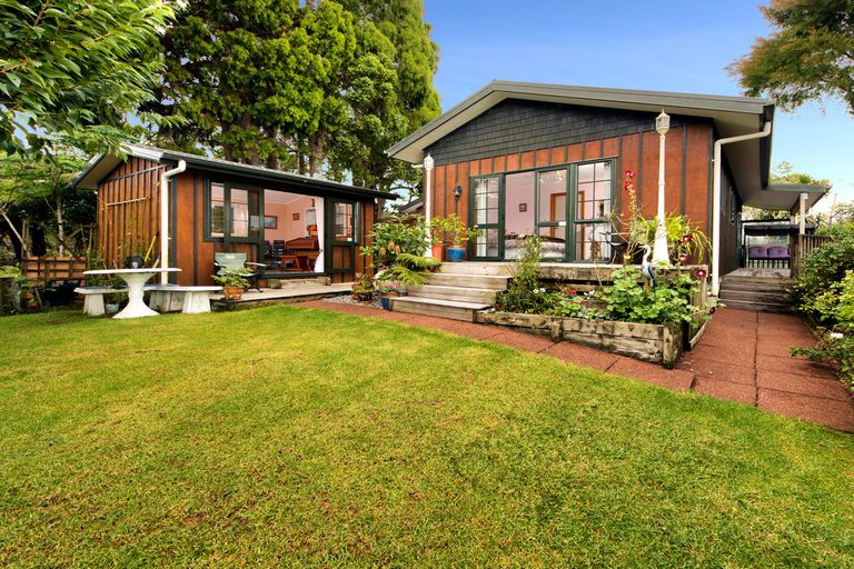 Photo of property in 188 Shaw Road, Oratia, Auckland, 0604