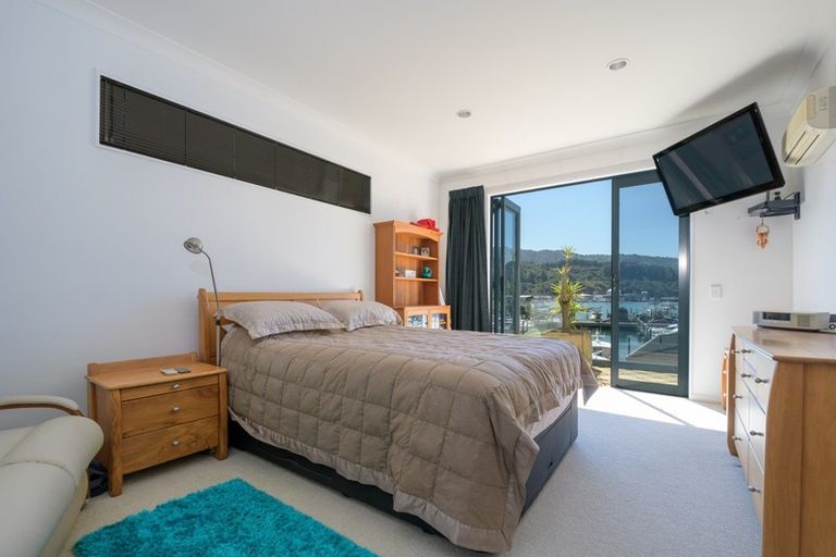 Photo of property in 41a Waikawa Road, Picton, 7220