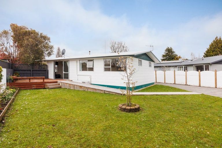 Photo of property in 28 Escort Grove, Awapuni, Palmerston North, 4412
