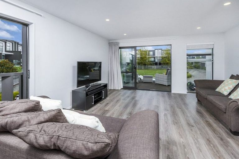 Photo of property in 1 Carder Court, Hobsonville, Auckland, 0618