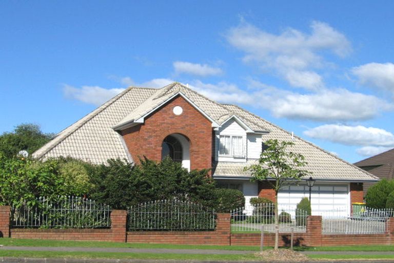 Photo of property in 28 Whitford Road, Botany Downs, Auckland, 2014