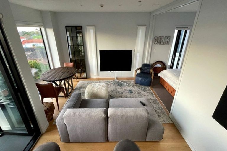 Photo of property in Frank Sargeson Apts, 503/80 Anzac Street, Takapuna, Auckland, 0622