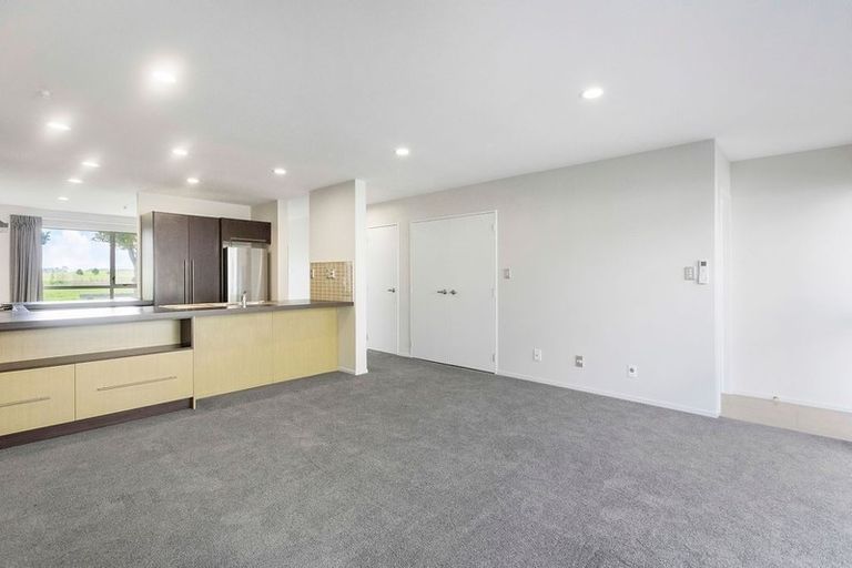 Photo of property in 28 Zabeel Crescent, Takanini, 2112