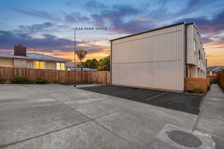 Photo of property in 5/9 Flanshaw Road, Te Atatu South, Auckland, 0610