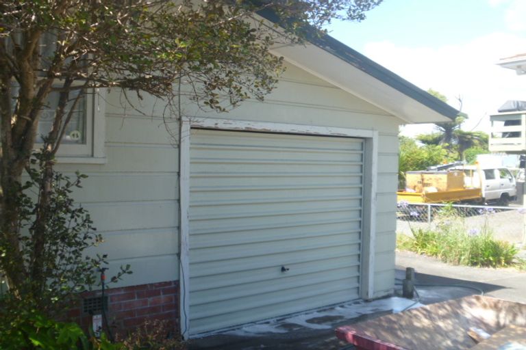Photo of property in 15 Gills Avenue, Papakura, 2110