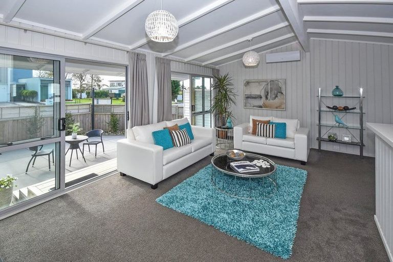 Photo of property in 98 Torkar Road, Clarks Beach, 2122