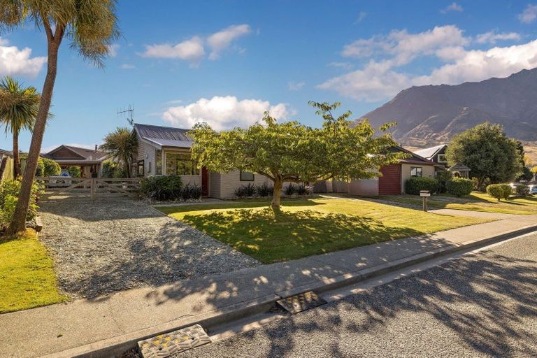 Photo of property in 8 Kawarau Place, Frankton, Queenstown, 9300