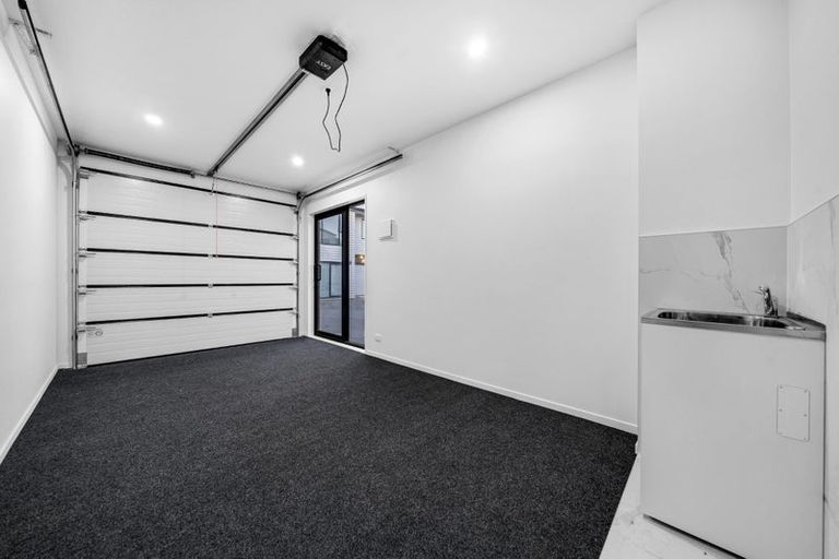 Photo of property in 22 Whare Kauri Road, Papakura, 2110