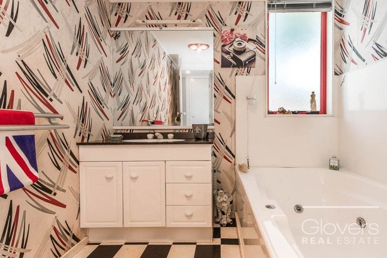 Photo of property in 205 Glengarry Road, Glen Eden, Auckland, 0602