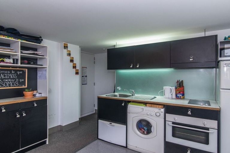 Photo of property in Urbane Apartments, 32/29 Webb Street, Mount Cook, Wellington, 6011