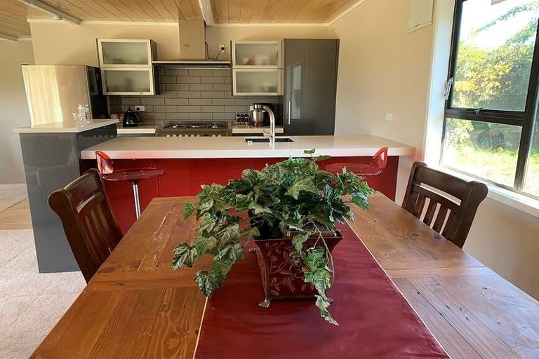 Photo of property in 63 Tawa Road, Kumeu, 0891