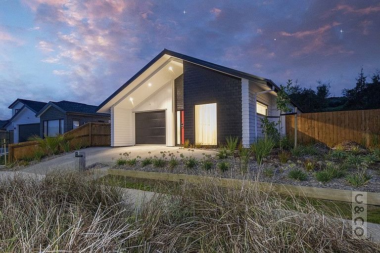 Photo of property in 83 Vinistra Road, Kumeu, 0810