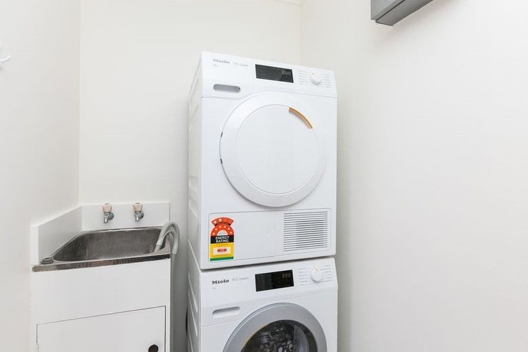 Photo of property in 2/615 Evans Bay Parade, Kilbirnie, Wellington, 6022