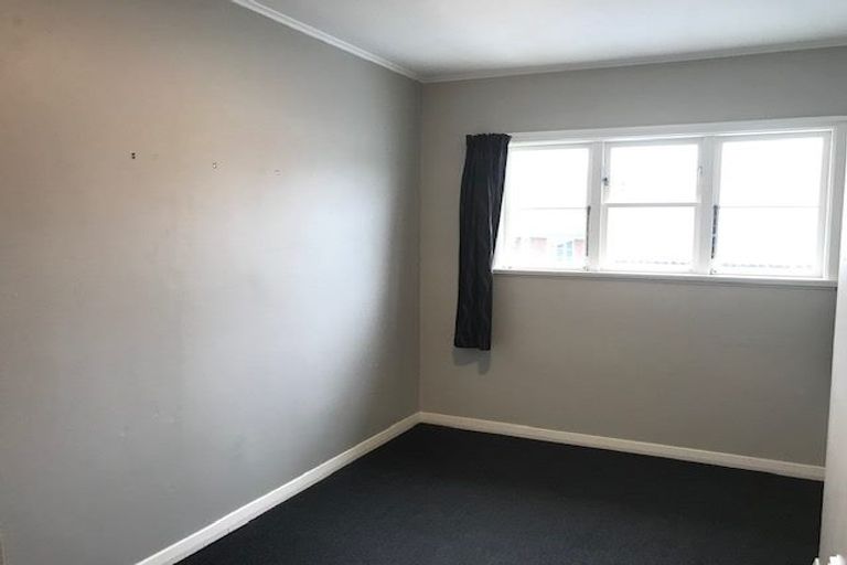 Photo of property in 179 Whites Line East, Waiwhetu, Lower Hutt, 5010