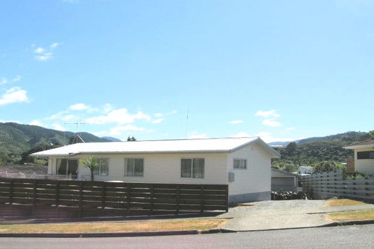 Photo of property in 17 Amber Grove, Birchville, Upper Hutt, 5018