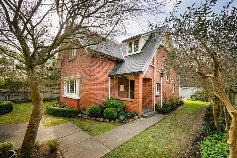 Photo of property in 21 Batt Street, West End, Palmerston North, 4410