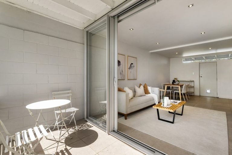 Photo of property in 3/73 Princes Street, Northcote Point, Auckland, 0627